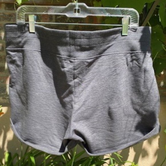 Shorts - Picture 2 of 4